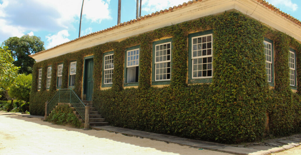 casa-da-hera-1-1024x528 Vassouras, RJ: História, Turismo e Cultura no Coração do Vale do Café.